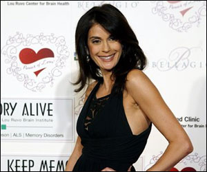 Teri Hatcher Strips Off For Desperate Housewives Entertainment Others