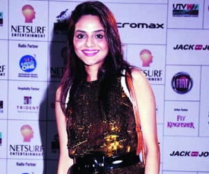 Madhoo in Love U…Mr Kalakaar
