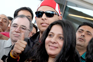 M_Id_280854_Yuvraj_returns_home