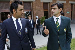 M_Id_320346_dhoni_hafeez