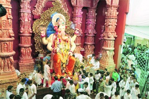 What slowdown? Rise in gold,silver donations at Ganesh mandals