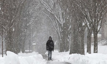 Three dead as storm hits US Midwest,Deep South