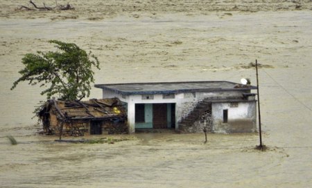 Light showers in Uttrakhand and slides on Mayali-Guptkashi road