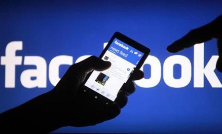 Facebook to test mobile payments service