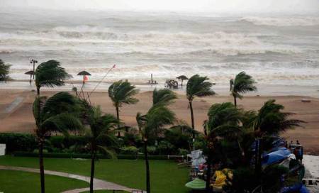 Cyclone Phailin hits Odisha,north Andhra coast,at least 5 killed