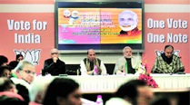Rajnath skips AAP, tells party to focus on Congress
