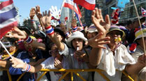 Thai PM Yingluck Shinawatra stands firm on election, says protests flagging