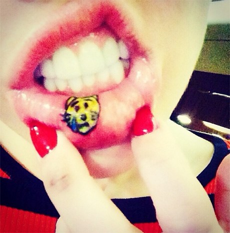 miley-inside