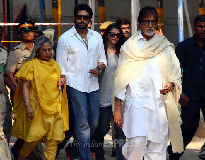 PHOTOS: Big B, Shah Rukh Khan, Aishwarya Rai, Abhishek Bachchan Cast ...