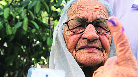 An elderly voter in Delhi. (Prem Nath Pandey)