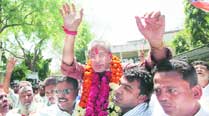 Cong threatens legal action against Madhu Kishwar