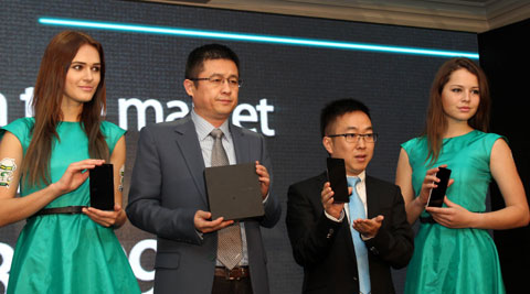 Tom Lu-CEO and Steven Shi Feng-General Manager- OPPO Mobiles India  launch Find 7.