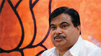 EC expresses displeasure at Gadkari’s remarks asking voters to accept bribe