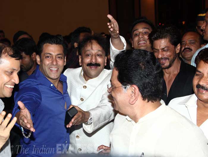  - salman-srk-smile