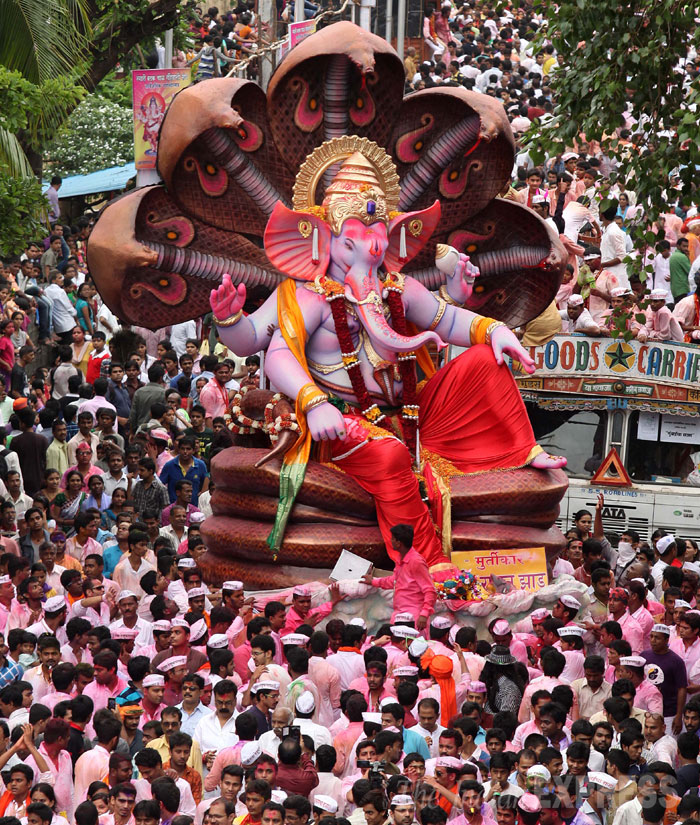 Ganesh Chaturthi ends with visarjan 