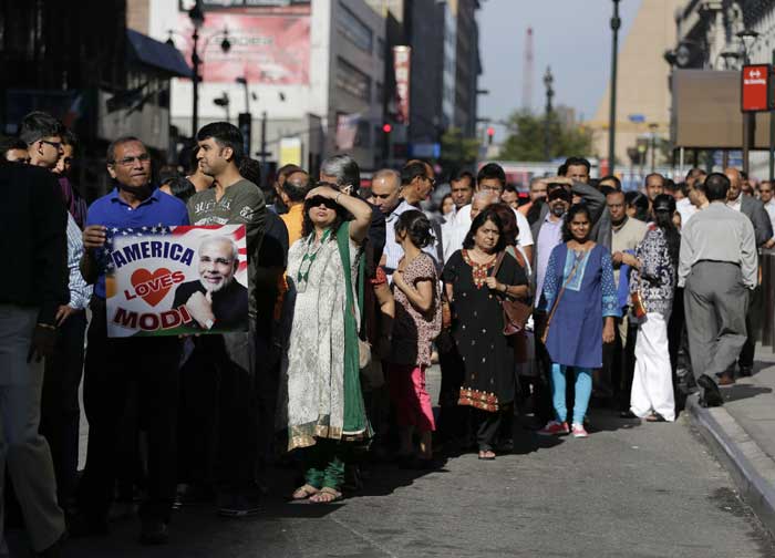 Visitors to Madison Square Garden shuffle along in line outside the building to see Indian Prime Minister Narendra Modi speak, Sunday, Sept. 28, 2014, in New York. (Source: PTI)