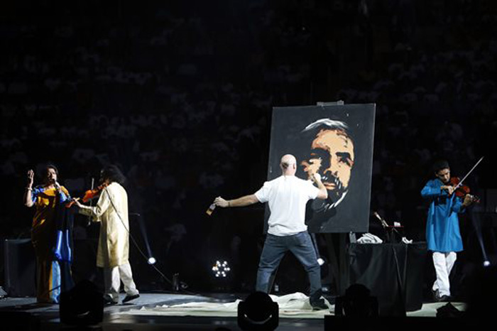 Singer Kavitha Krishnamurthy performs as a painter makes a portrait of Prime Minister Narendra Modi during a reception organised in his honour by the Indian American Community Foundation at Madison Square Garden in New York on Sunday. (SOurce: PTI) 