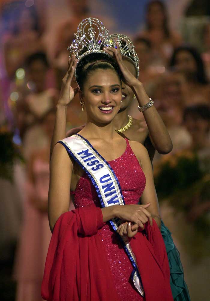 Beauty Queens with Multiple Titles Laradutta-crown