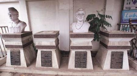 CPM veteran Jyoti Basu’s bust dismantled, found in a roadside ditch