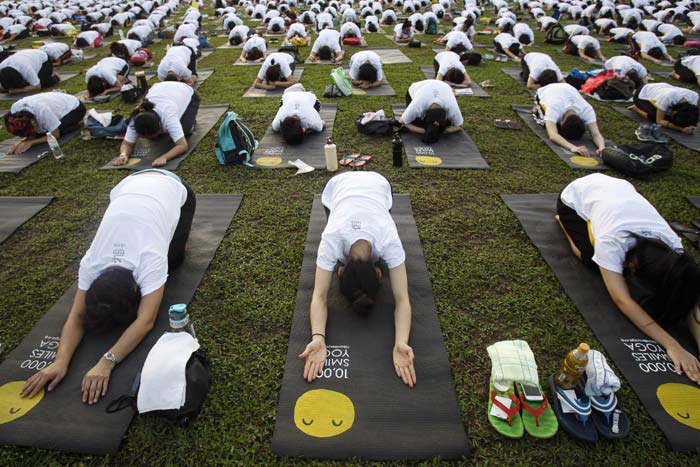 yoga day, international yoga day, yoga day, international day of yoga, june 21 yoga day, yoga day celebrations, yoga around the world, yoga day world record, yoga day pictures, yoga day photos, india news, india yoga photos