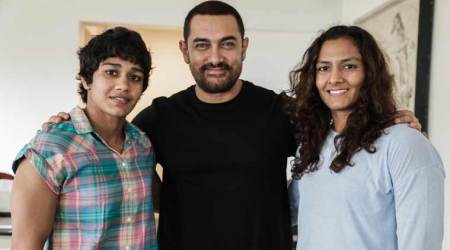 Aamir Khan to play Mahavir Phogat in Dangal, meets his wrestler daughters Geeta and Babita