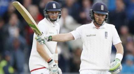 Batsmen give England chance to take big lead