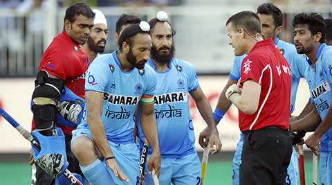 India-hockey-defence-t