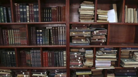 Facing Islamic State threat, Iraq digitises national library