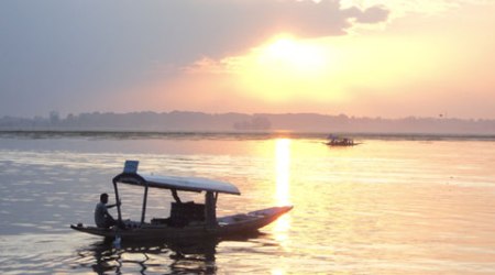 Kashmir pays tribute to teachers, gives discounts in hotels for the day