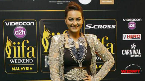 Sonakshi Sinha gives a witty reply to 'why she is so  ugly'?