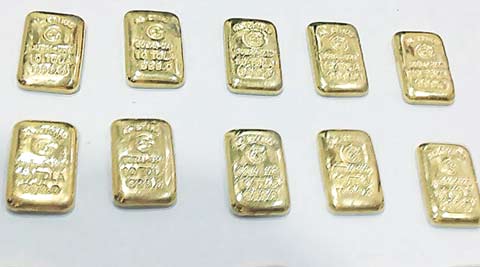 Spike in gold smuggling cases at  Pune airport, comming in from Dubai with the 'carrier' and receiver' system - The Indian Express