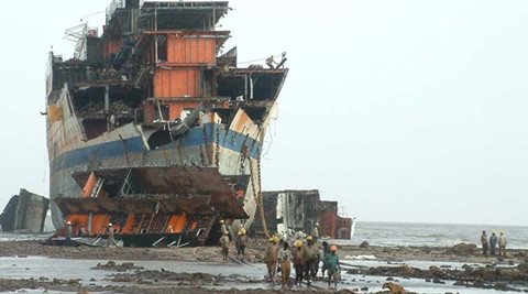 Gujarat: Shipbreakers at Alang criticise new policy as charges shoot up to 35%