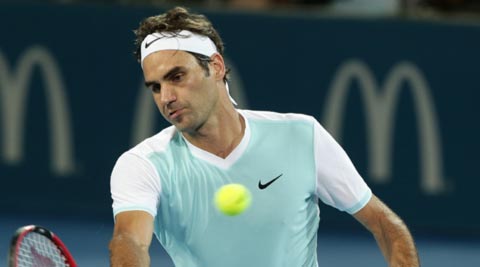 Roger Federer dispels injury doubts to begin 2016 with win  at Brisbane International