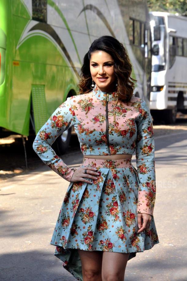 PHOTOS: Sunny Leone promotes Mastizaade on TV show ‘Chidiya Ghar’ | The