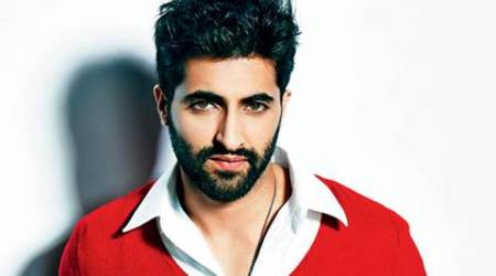 Akshay Oberoi’s character kept under wraps in ‘Fitoor’