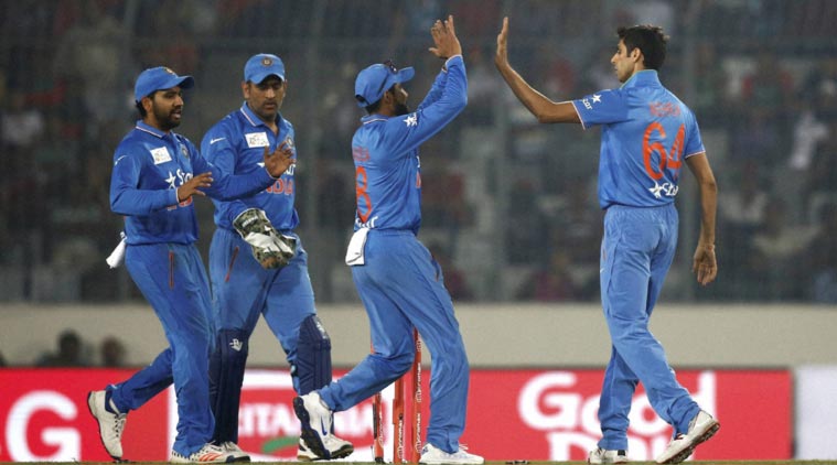 Asia Cup, Asia cup T20, Asia cup 2016, Ashish Nehra, Nehra bowling, nehra wickets, SUnil Gavaskar, Gavaskar, India vs Bangladesh, Bang vs Ind, bcci, Indian cricket team, sports, cricket news, Cricket