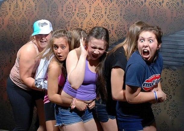 Photos People Caught On Camera At Their Scariest In A Haunted House 0073