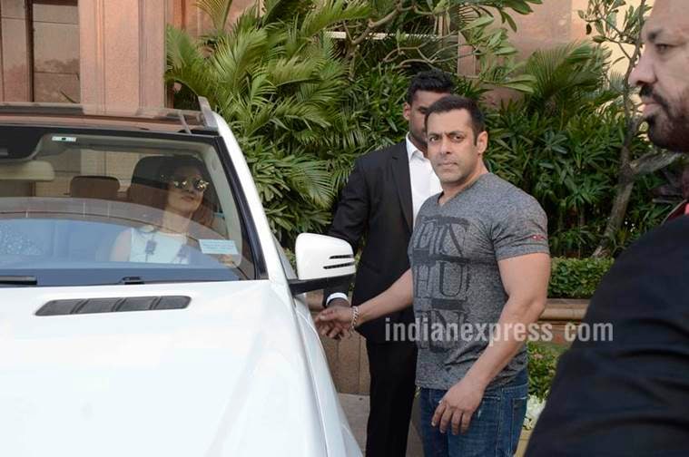 Salman Khan, Sangeeta Bijlani, Salman Khan Sangeeta bijlani, Salman Khan Sangeet Bijlani Kiss, Arpita Khan Baby Shower, Salman Sangeeta bijlani Kiss, Salman Khan Kiss, Salman Khan Girlfriend, Salman Sangeeta Bijlani, Salman Khan and Sangeeta Bijlani, Salman Khan Arpita baby Shower, Entertainment news