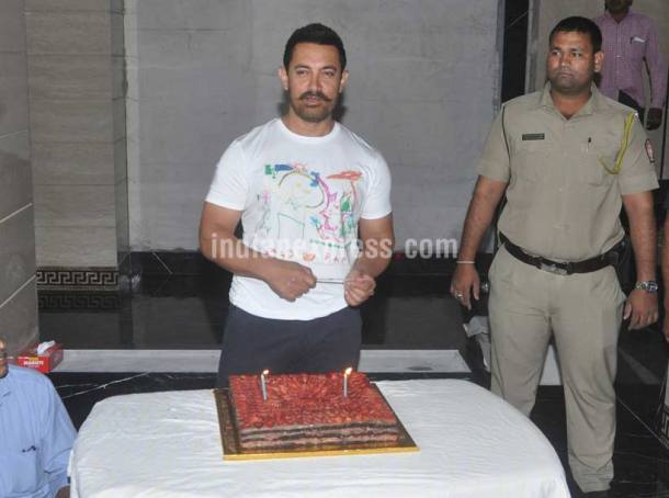 PHOTOS: Aamir Khan celebrates birthday by cutting cake with media, see