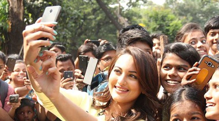 Sonakshi Sinha, Sonakshi Sinha Guiness World Record, Sonakshi Sinha Equal Pay For women, Sonakshi Sinha Womens Day, Entertainment news