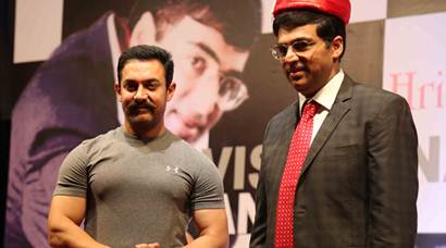 Aamir Khan honours chess genius Vishwanathan Anand