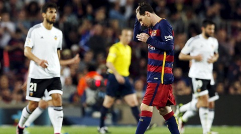 Barcelona’s slump baffles Carles Puyol, Luis Figo, Raul