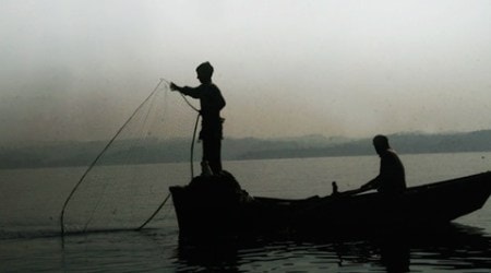 Sri Lanka frees 34 Indian fishermen