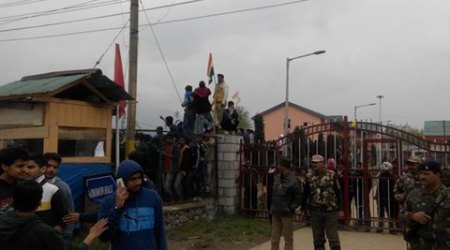 This isn’t India, get us out of here: Protesting students at NIT Srinagar This isn’t India, get us out of here: Protesting students at NIT Srinagar
