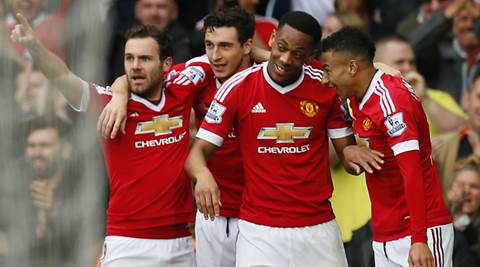 Manchester United boost top-four hopes with 1-0  win over Everton