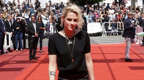 Kristen Stewart’s new film ‘Personal Shopper’  booed at Cannes
