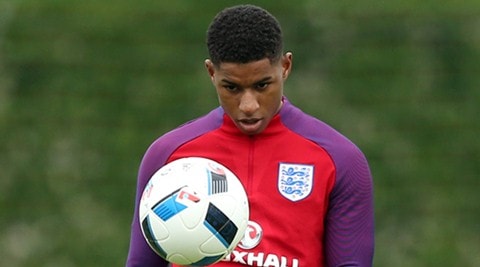 Marcus Rashford signs long-term contract with  Manchester United