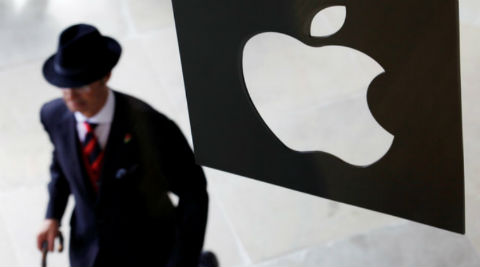 Man dressed as Apple employee steals 19 iPhones from New York store