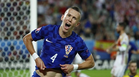 Euro 2016: Croatia stun holders Spain to win group