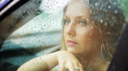 5 common monsoon skin problems and how to fix them